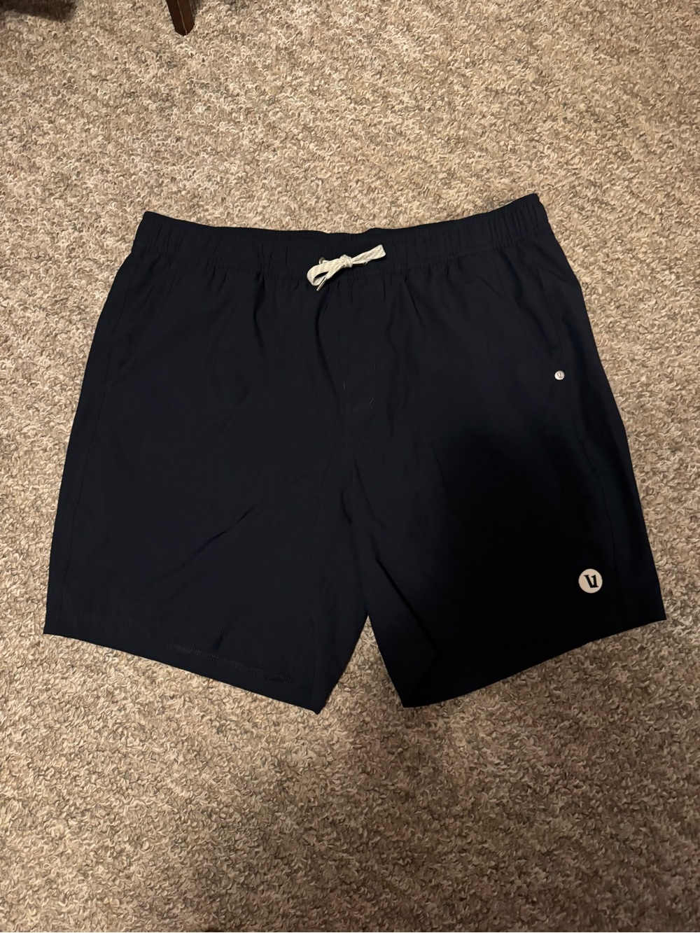Vuori Men’s Kore shorts - Ink - 7” - lined - size XL